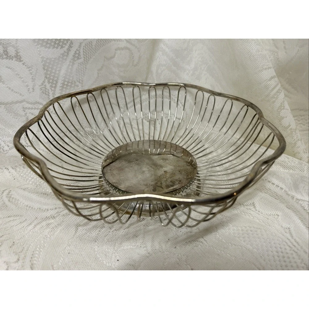 Vintage Deco‎ Silver Plate Wire Bread Fruit Basket With Scalloped Edges MCM